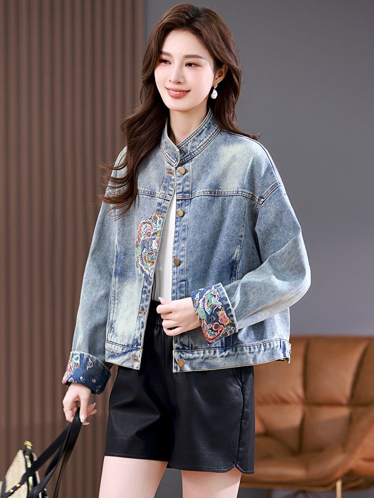 2025早春新款刺绣复古立领新中式国风复古牛仔外套女装高级感上衣,女装短外套,靓衣阁