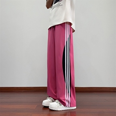 玫红色