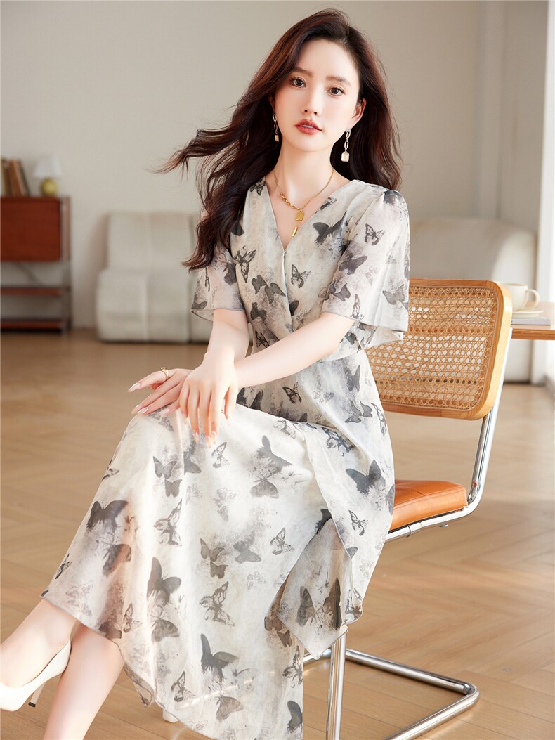 高端碎花真丝短袖连衣裙女2025夏新款高腰显瘦长款V领桑蚕丝裙子,女装连衣裙,时尚风爆