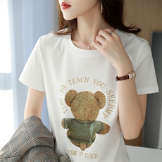 小熊背影烫画夏季时尚小众个性棉T，女装T恤，元素羊绒