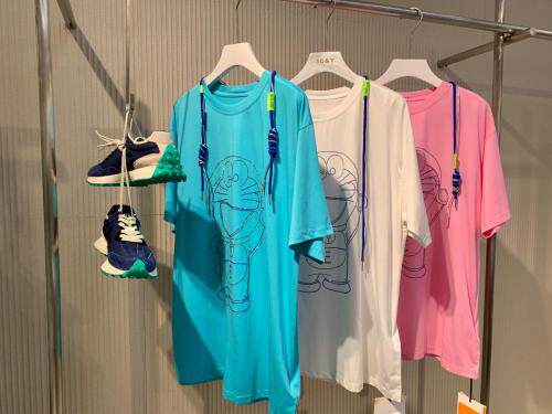 哆啦A梦3色烫钻T～，女装，LOVELS