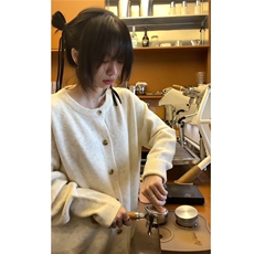 米白色