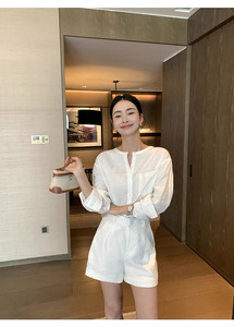 2025年秋季新款百搭女士带兜长袖圆领开衫图片