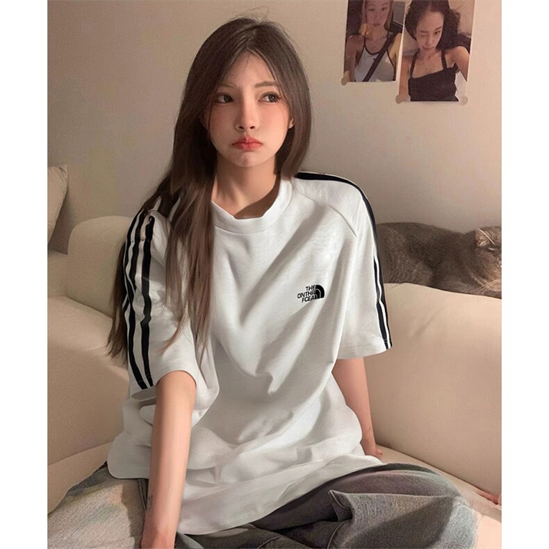 抖音得物品质二开240克宽松纯棉美式潮牌印花三条杠中性风短袖T恤图片