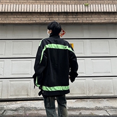 黑色