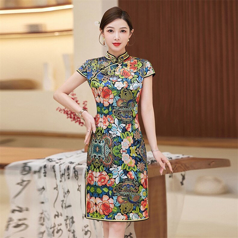 春夏季新款设计复古时尚大气短款专柜品质真丝旗袍连衣裙新中式，女装汉服/婚纱/旗袍/礼服，小荷流