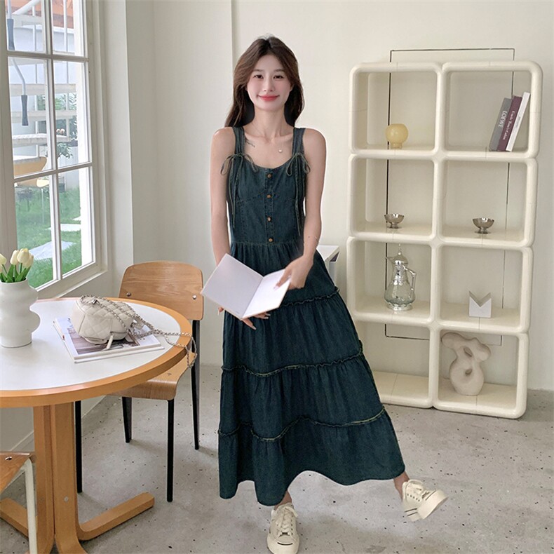 牛仔蓝法式过膝显瘦吊带裙女2025夏季新款高级感拼接氛围感连衣裙图片