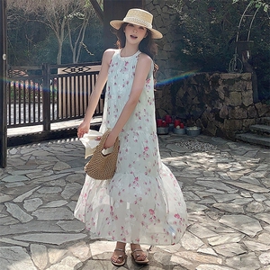 高级感海边度假扎染印花无袖露肩挂脖长裙女夏新款温柔茶歇连衣裙图片