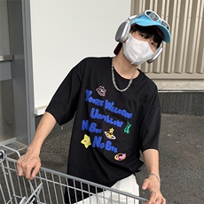 黑色