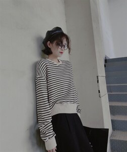 秋季条纹拼接卫衣,女装卫衣/绒衫,依秀儿