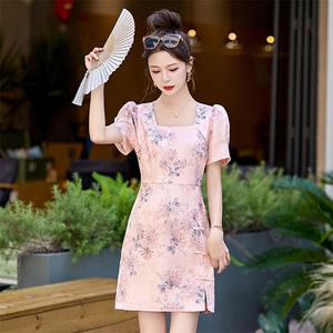 小个子连衣裙女2024新款夏季气质名媛高端精致法式方领碎花裙子图片