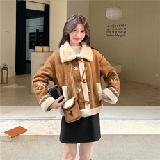 民族风牛角扣刺绣羊羔毛外套女秋冬麂皮绒皮毛一体加绒加厚棉服，女装皮草，2C126