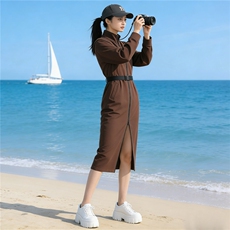 咖色连衣裙