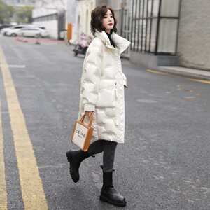 亮皮羽绒服女2020冬季新款韩版时尚亮面炫彩羽绒衣防寒外套中长款,褐色搭配什么亮的颜色的围巾图片
