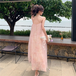 法式粉色拼接碎花连衣裙女2025年夏季新款显瘦甜美度假气质吊带裙图片