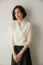 法式高端交叉V领山羊绒衫女百搭针织毛衣秋冬羊毛打底衫上衣米色，女装羊绒衫，绒创羊绒