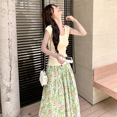 【新款】纯色修身T恤碎花半身裙套装2C158-8696-P135-K198，女装套装/套裙，2C158