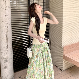 【新款】纯色修身T恤碎花半身裙套装2C158-8696-P135-K198图片