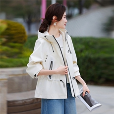 春季新款简约休闲优雅时尚具有设计感女士连帽外套冲锋衣，女装短外套，鑫源服饰