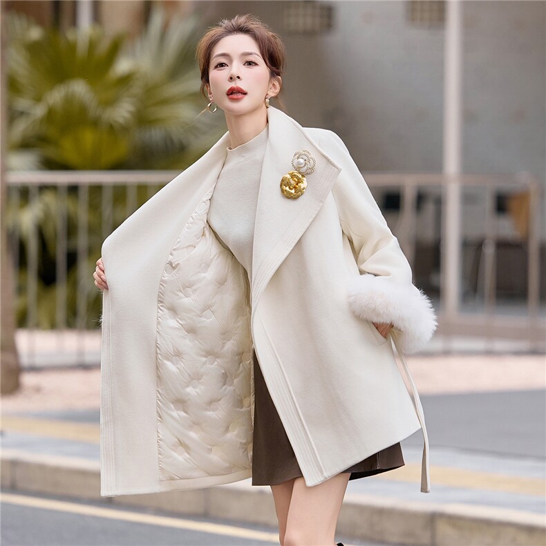 2025冬装新款时尚袖毛羽绒大翻领外套,女装羽绒服,曼琳思菲
