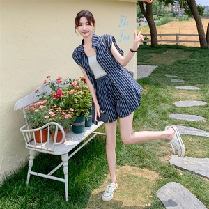 条纹衬衫短裤两件套女夏季2025超火独特绝美韩系休闲高级感一整套图片