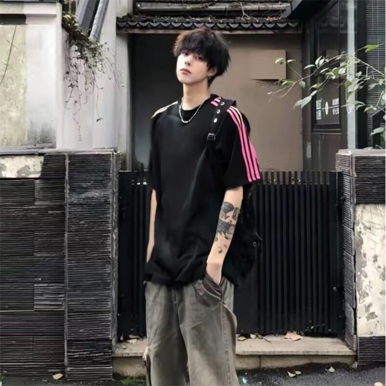 抖音得物品质二开240克宽松纯棉美式潮牌印花三条杠中性风短袖T恤图片