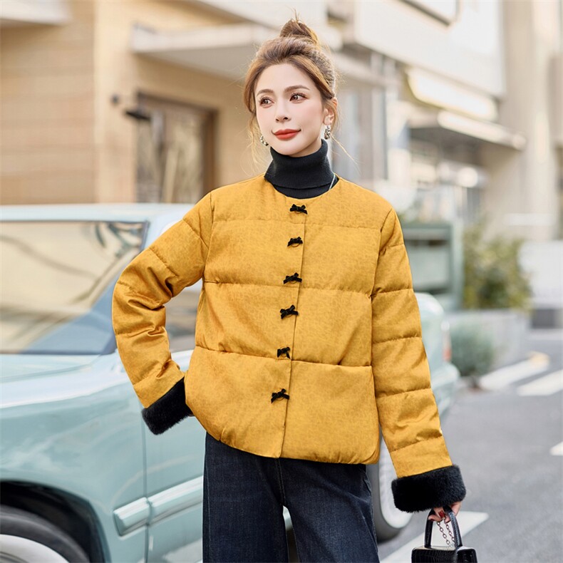 新中式提花羽绒服女2024冬季款毛绒拼接小个子白鸭绒保暖外套,女装羽绒服,时尚俏佳人