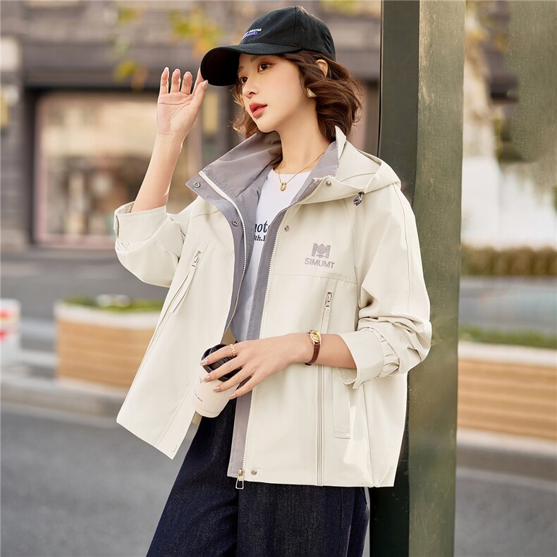 2026年春季休闲风连帽刺绣外套,女装短外套,依路服饰