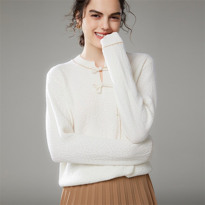 2025年秋季新款立体提花盘扣针织羊绒衫时尚休闲通勤百搭，女装羊绒衫，珍丝贝尔