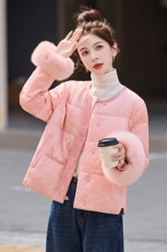 现货。2025年潮冬季真狐狸毛重工刺绣钉珠短款新中式羽绒服新款，女装羽绒服，艾仟回(原伊仟回)