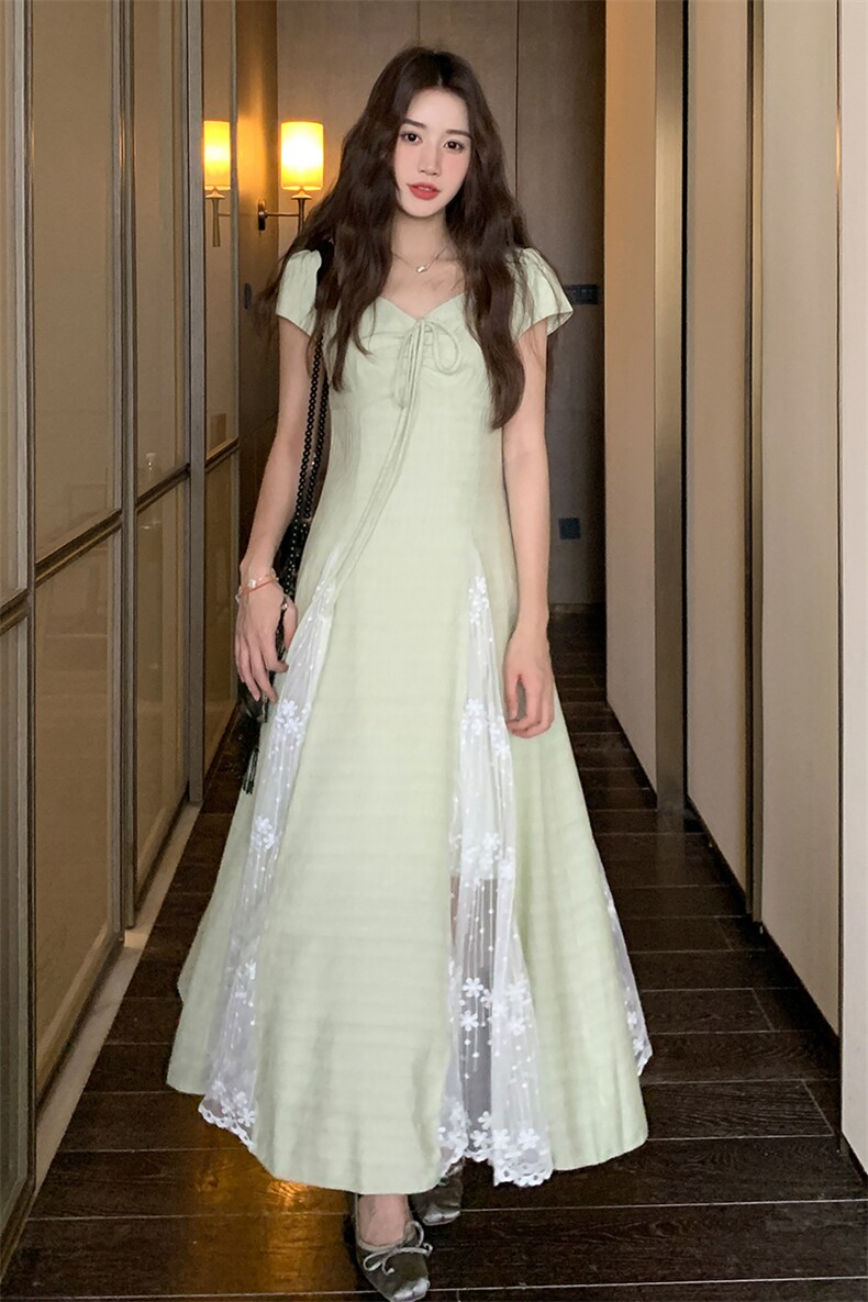 蕾丝拼接绿色连衣裙女夏2025新款高级感流行绝美超火小众设计感,女装连衣裙,浙宝305