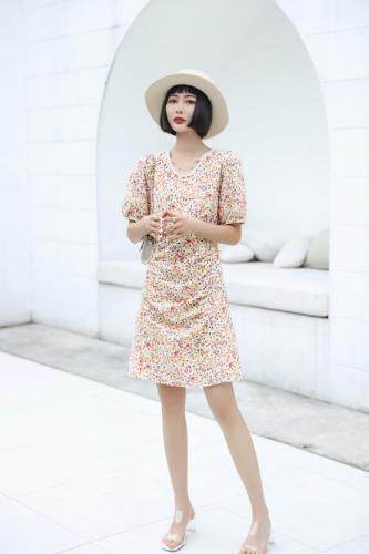 新款碎花连衣裙，女装连衣裙，云落伊里