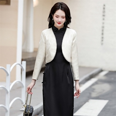 杏色长袖