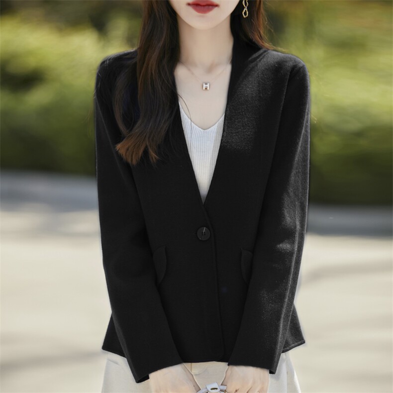 秋季时尚新款简约百搭一粒扣长袖纯色V领西装,女装西装,暖娇绒包芯纱店