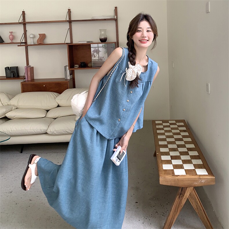 可盐可甜蓝色牛仔半身裙套装女夏2025新款无袖上衣百搭显瘦一整套图片
