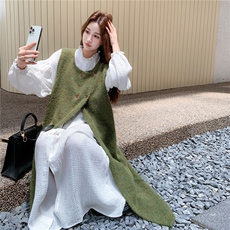 绿色复古松弛感针织背心连衣裙套装女2025秋新款花边A字裙两件套，女装套装/套裙，2C217
