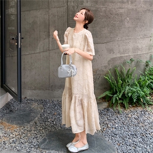 米杏色提花刺绣泡泡袖连衣裙女2025夏季新款法式漂亮荷叶边长裙子图片