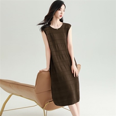 2025秋冬百搭时尚简约圆领无袖连衣裙，女装连衣裙，雅之冉羊绒