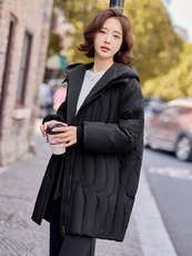 现货2024冬季新款宽松时尚拼接可脱卸帽中长款羽绒服，女装羽绒服，深水步