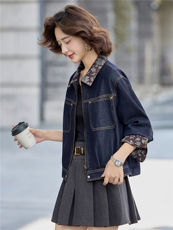 2025年秋季新款港风时尚短款拼接领潮流个性百搭拼色牛仔外套，女装牛仔外套，慕依路