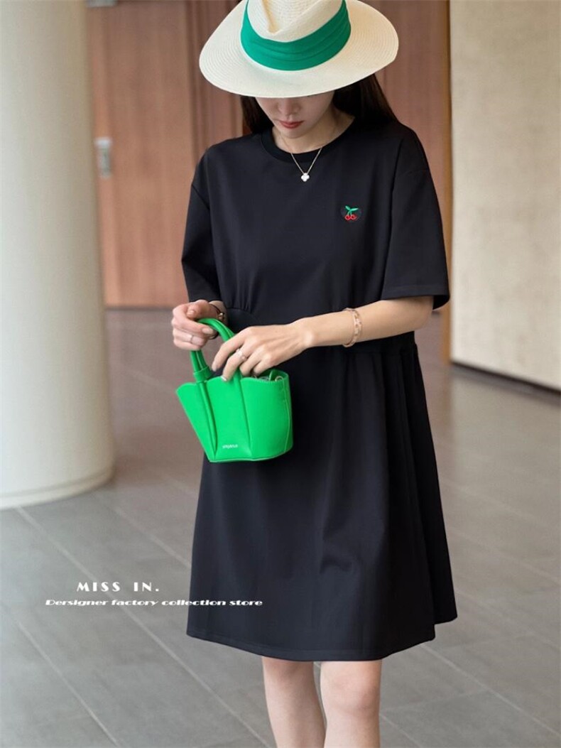 现货夏季新款休闲款连衣裙，女装连衣裙，蜜思印·金