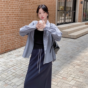 韩系早秋穿搭上衣半身裙套装女2025新款松弛感披肩条纹衬衫三件套图片