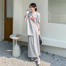 超火松弛感穿搭灰色卫衣套装女春夏2025新款盐系高级半身裙两件套，女装套装/套裙，2C095