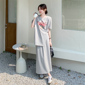 超火松弛感穿搭灰色卫衣套装女春夏2025新款盐系高级半身裙两件套图片