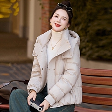 现货90绒欧货显瘦短款羽绒服女2024冬季新款连帽小个子白鸭绒外套，商品下架区，然然
