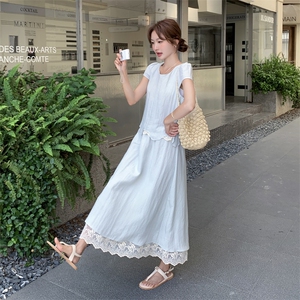 浅蓝色温柔风蕾丝拼接套装裙女2025年夏季新款超好看半身裙两件套图片