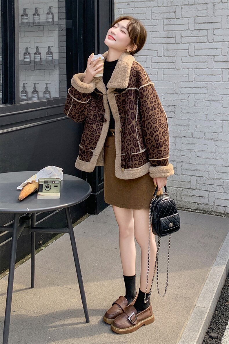 牛角扣豹纹皮毛一体外套女秋冬超火好看高级感加绒加厚羊羔毛夹克,女装短外套,维壹