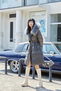 冬装现货 中长款羽绒服 配色貉子大毛领可脱卸图片
