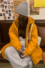 超好看落叶黄连帽冲锋衣羽绒服女冬2024新款工装白鸭绒派克服外套，女装羽绒服，2C085