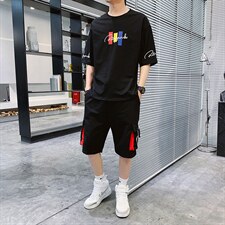 黑色